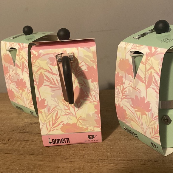 Bialetti 3 Cup Stovetop Espresso Maker - Pastel Color - Picture 3 of 3